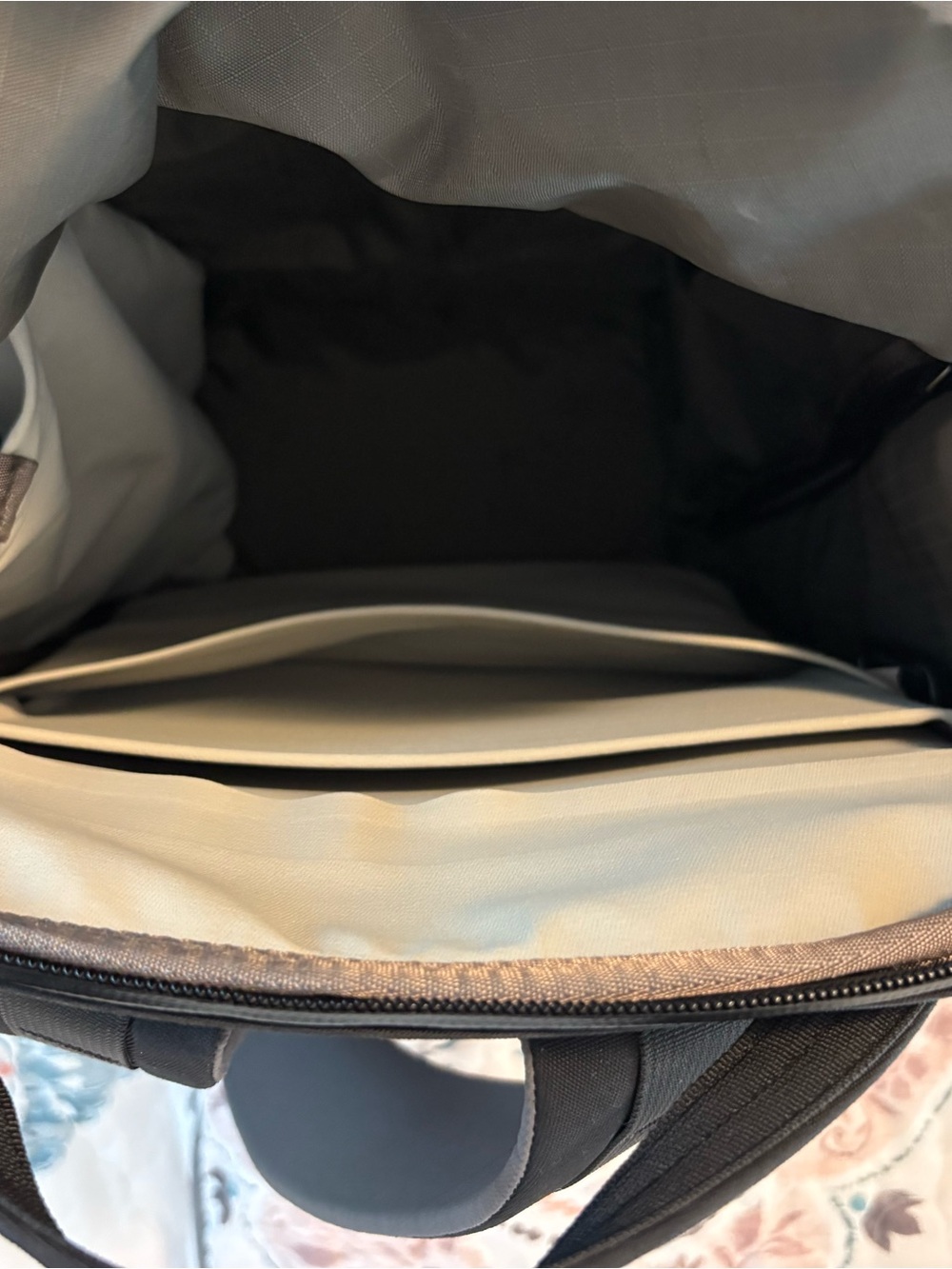 Yeti Crossroads 22L commuter style Backpack - Picture 5 of 8